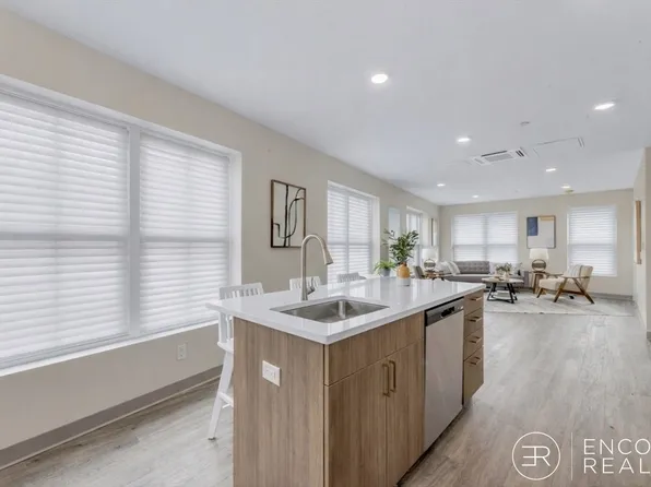 375A Cummins Hwy #606, Roslindale, MA 02131