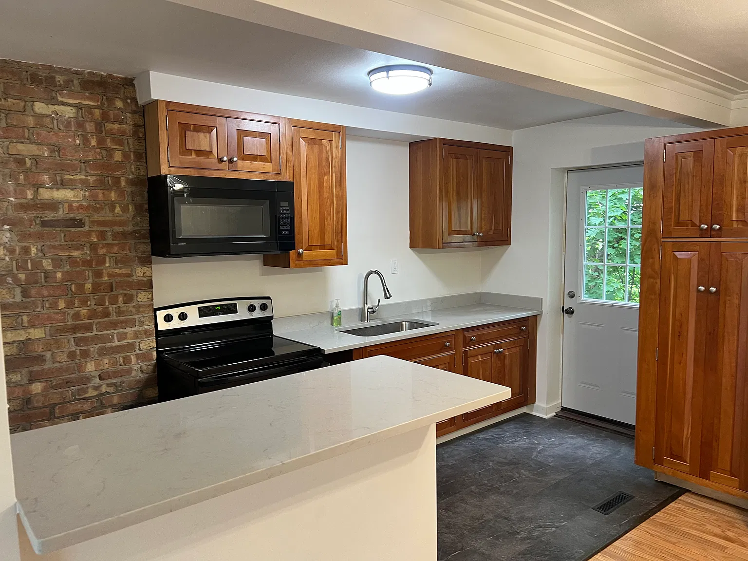 2 bed, 1020 sqft, $1,400 — Photo 4