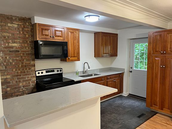 4th image of 113 Bluff St