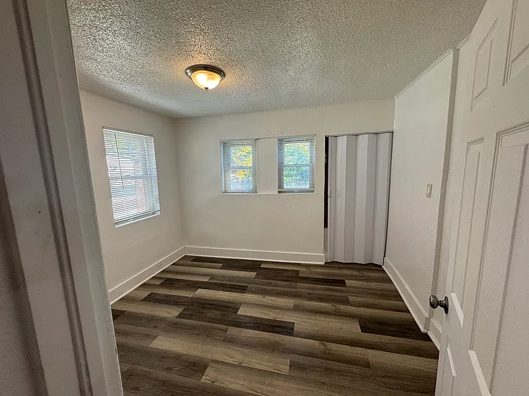 1738 Dallas St — Photo 18