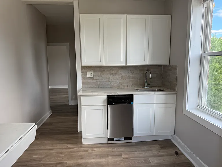 234 52nd St #2C — Photo 5