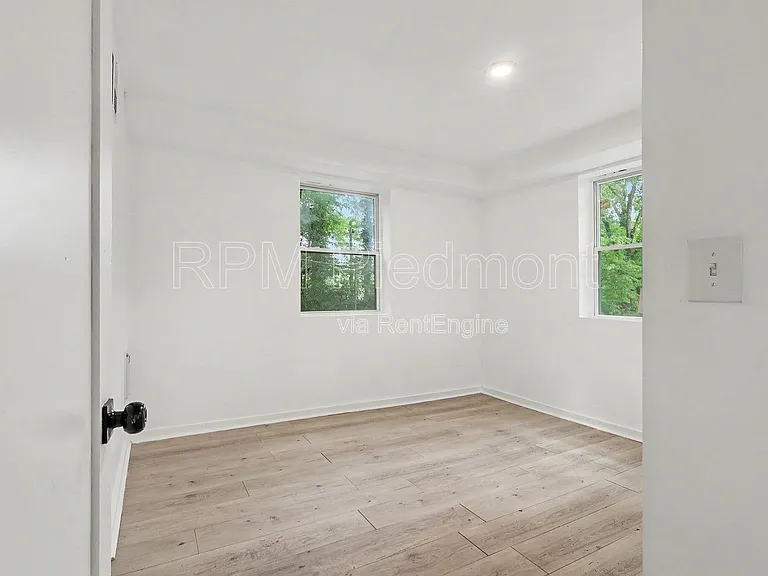 2496 Lester St #A — Photo 6