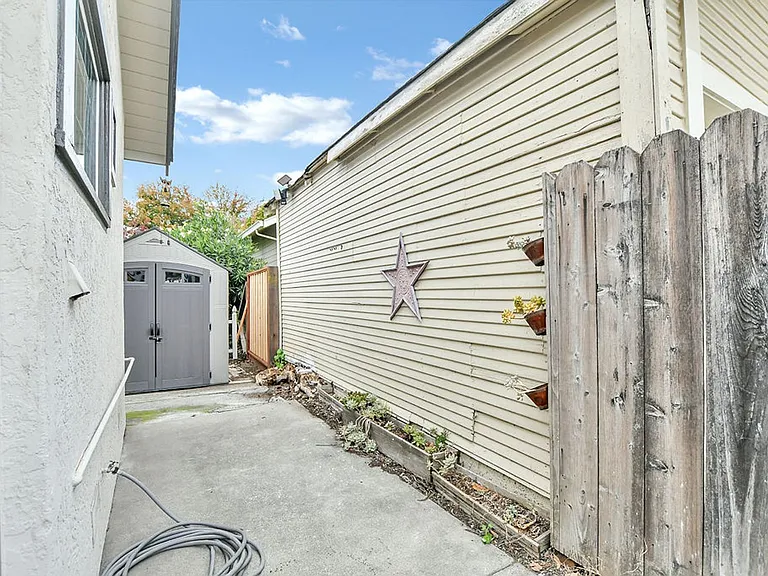 405 Arreba St — Photo 19