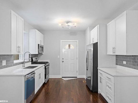 4th image of 2650 W Lunt Ave APT 1