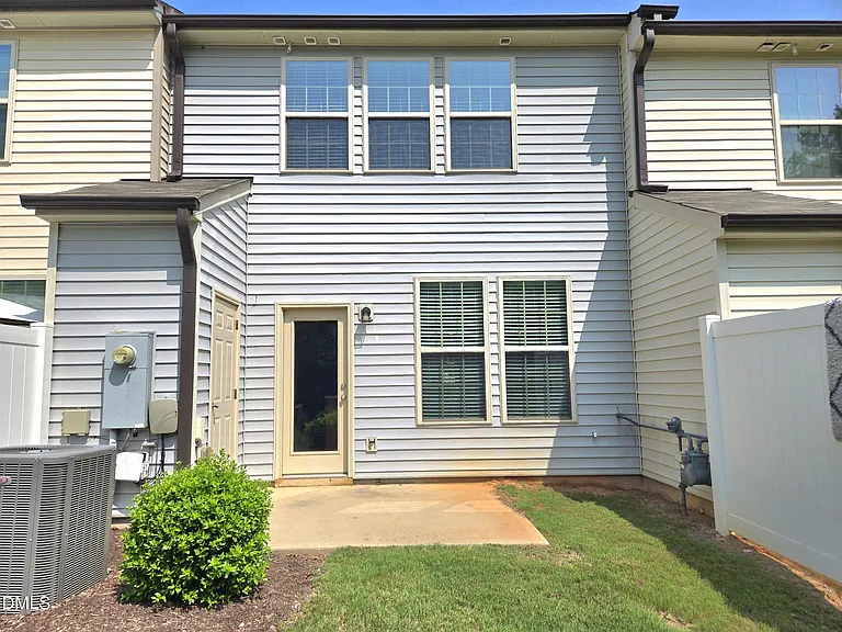 72 E Grove Point Dr — Photo 17