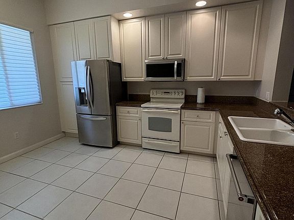 3rd image of 10 E Harbour Isle Dr Drive E #302