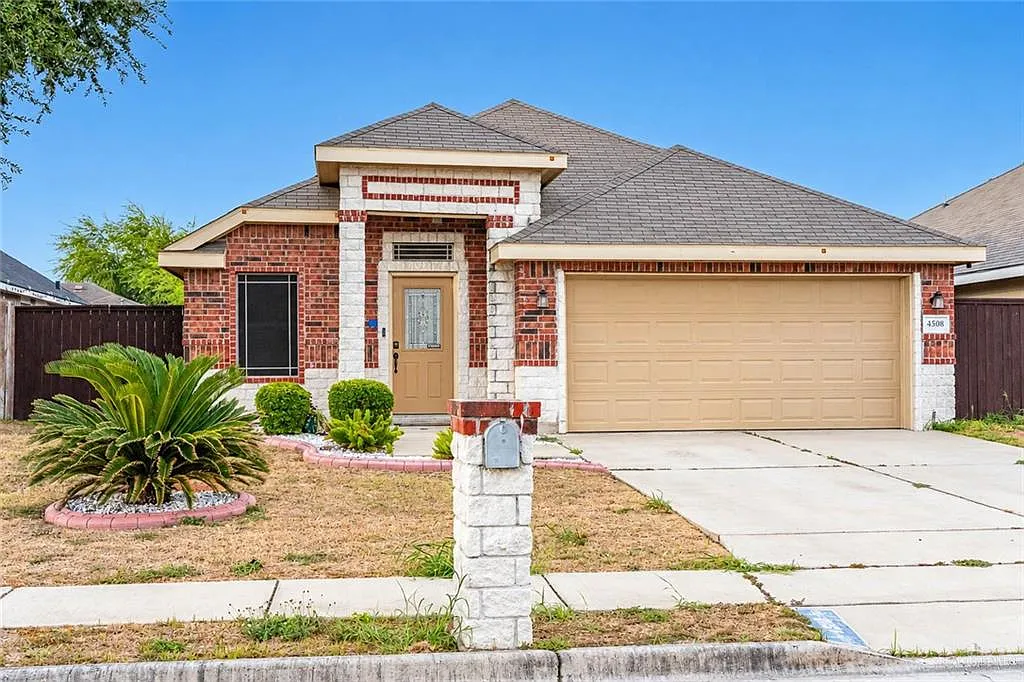 3 bed, 2.0 bath, 1407 sqft, $1,800 — Photo 1