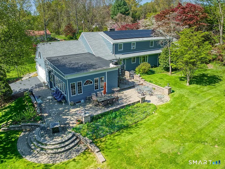 94 Fennbrook Dr — Photo 7