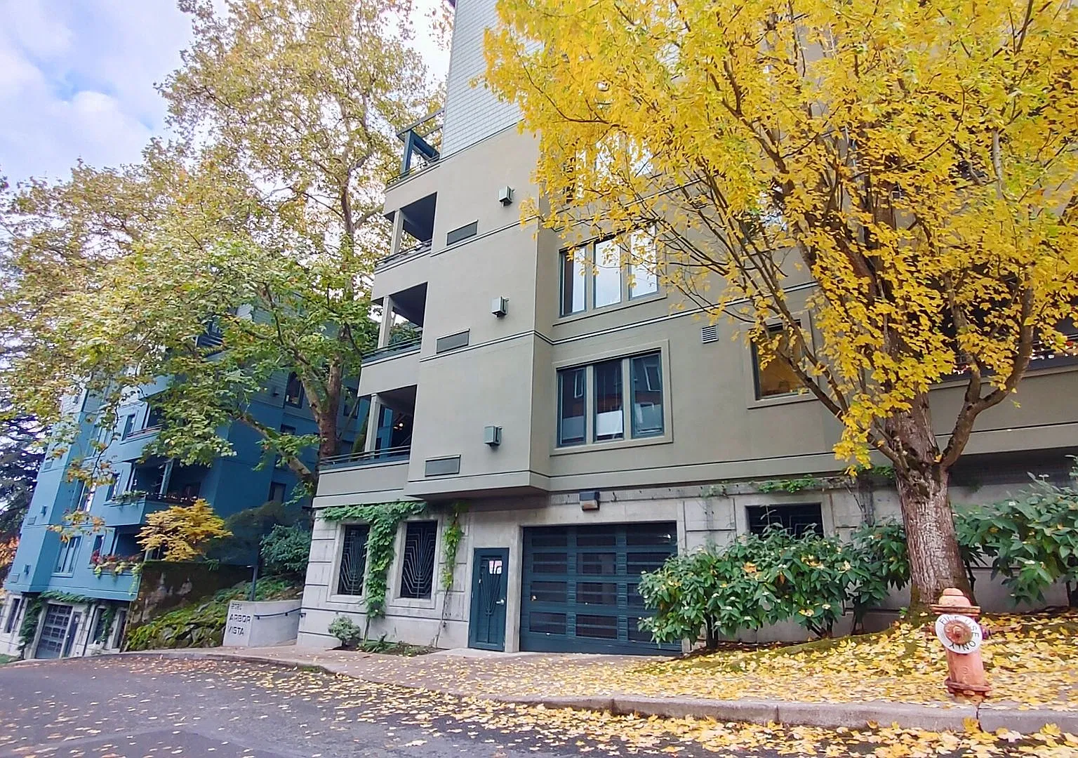 This Beautiful 2 Bedroom 2 Bathroom Condo in the Iconic Goose Hollow Neighborhood is a Must See! — Photo 2