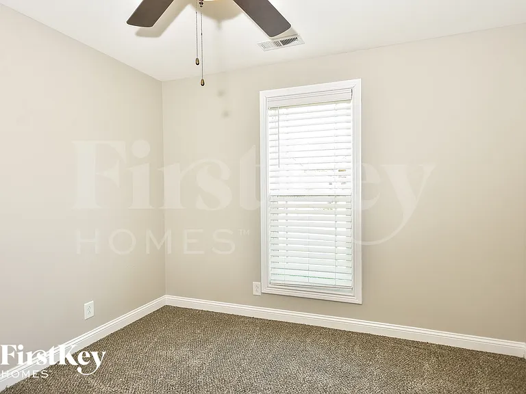 1045 Rushmore Rd — Photo 10