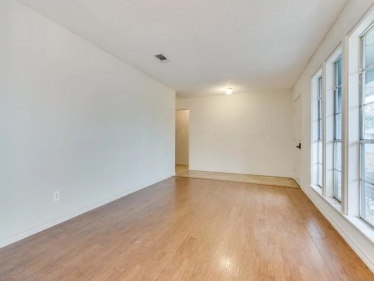 12304 Bent Cedar Cv — Photo 18
