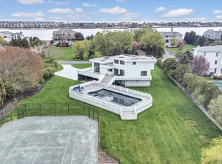 8 Stacy Dr, Westhampton Beach, NY 11978