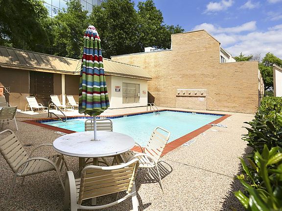 5th image of 1300 Augusta Dr APT 47