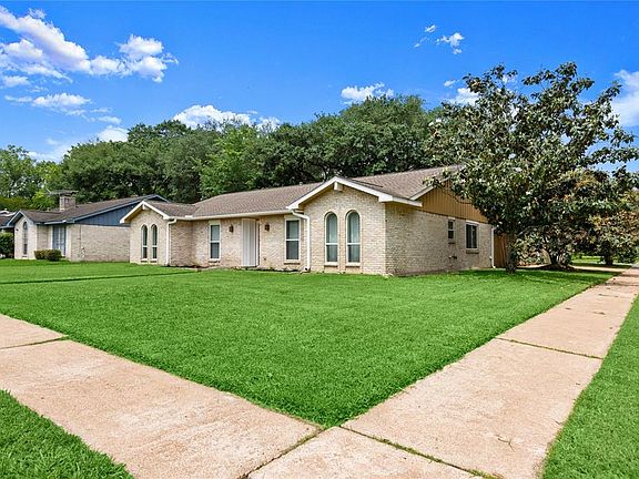 3rd image of 21515 Silver Birch Dr