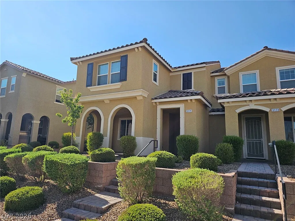 3 bed, 2.5 bath, 1842 sqft, $2,195 — Photo 1