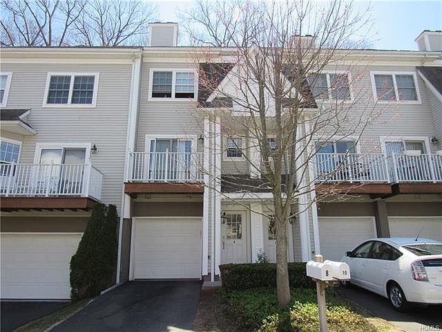 1st image of 8 Crystal Hill Dr