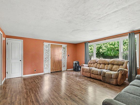 3rd image of 10209 Barker Rd