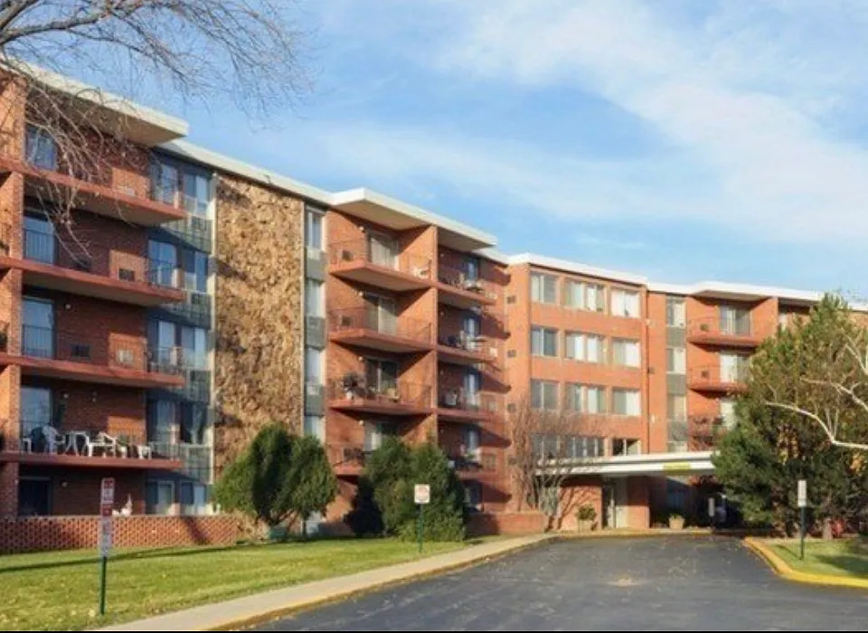 16 E Old Willow Rd #209