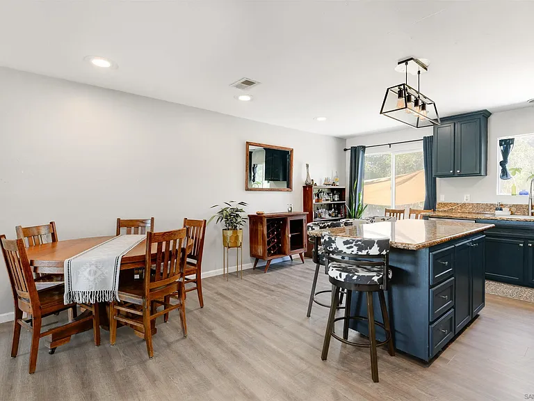 12738 Lakeshore Dr — Photo 3