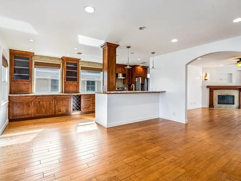 4759 Hackett Ave — Photo 14