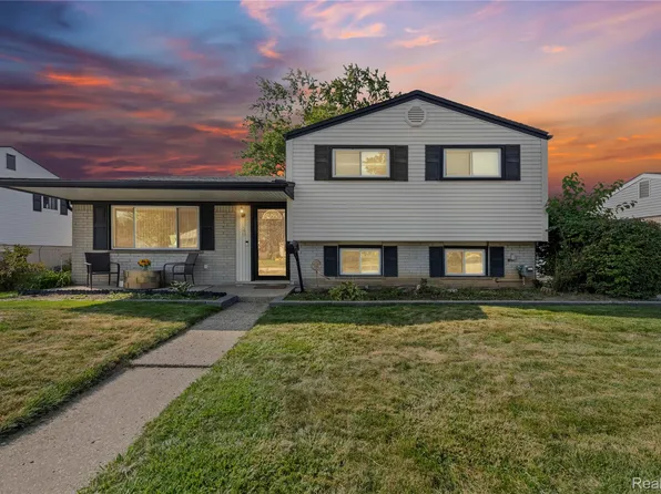 2240 Camel Dr, Sterling Heights, MI 48310