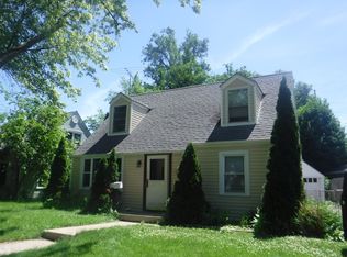 559 S Edison Ave, Elgin, IL 60123