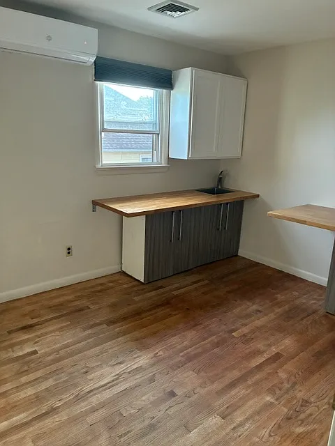 1 bed, 700 sqft, $1,200 — Photo 1