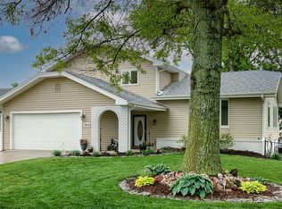 8601 Oahu Cir, Papillion, NE 68046
