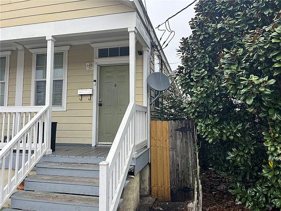 2nd image of 2433 Amelia St