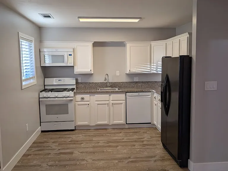 7626 Oak Grove Ave — Photo 8