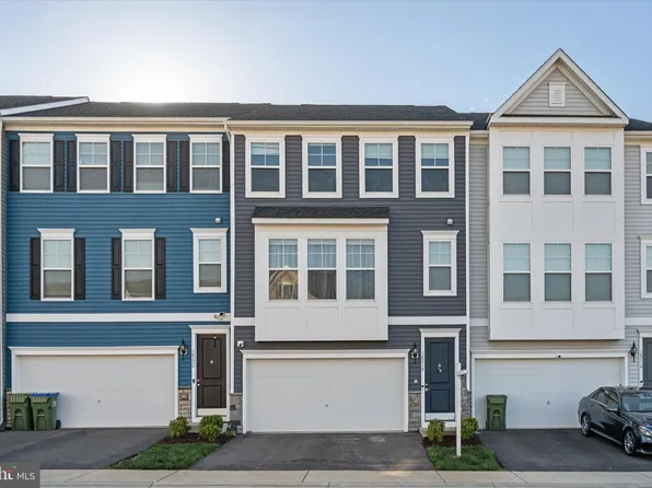 18218 Summit Pointe Dr, Triangle, VA 22172
