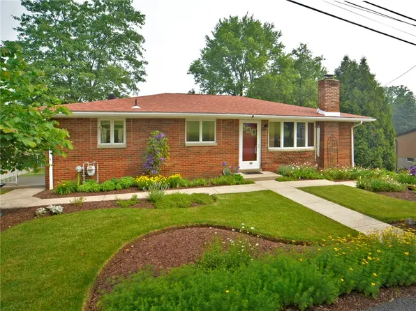 11 Berlin Rd, Jeannette, PA 15644