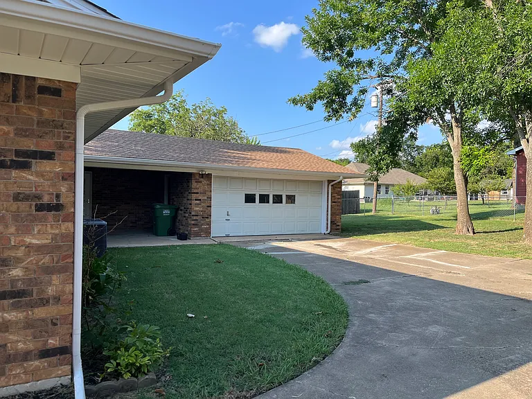 709 S Farmington Rd — Photo 8