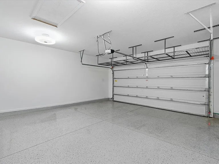 100 Lake Sinclair St — Photo 35