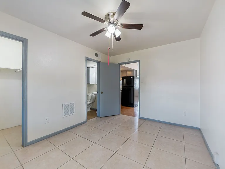 1800 N Wayside Dr #3 — Photo 32