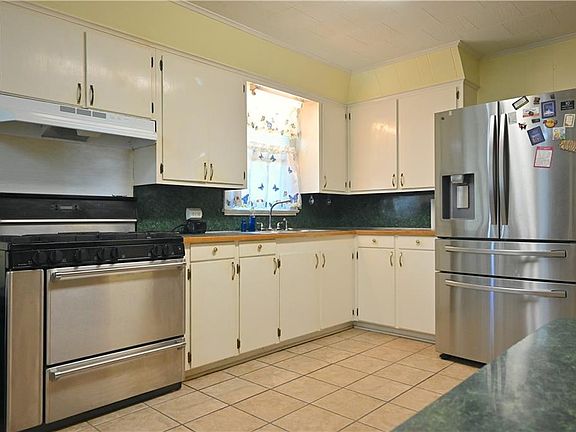 4th image of 341 Andrus St