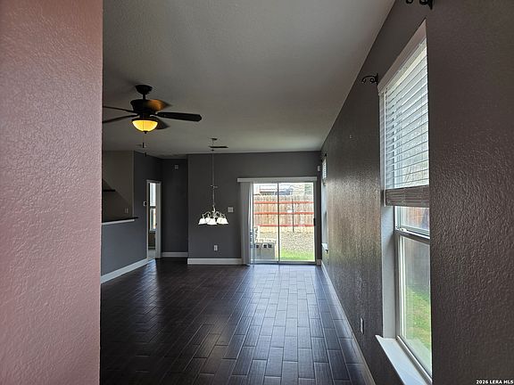 4th image of 10131 Maple Rnch