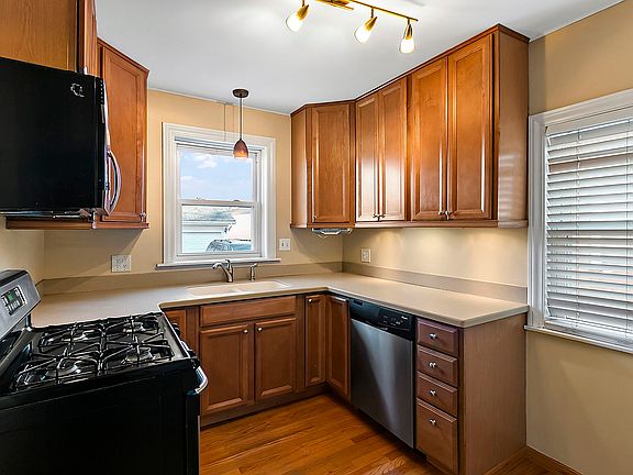 4th image of 5065 N Merrimac Ave