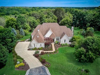 7033 W Overlook Ct, Mequon, WI, 53092