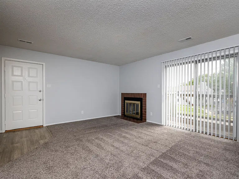 Whitehall Apartments — Photo 8