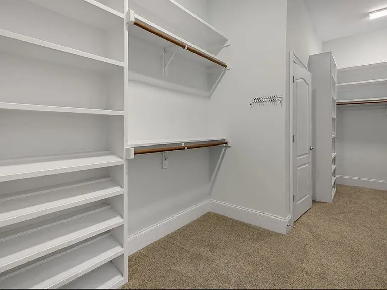 5909 Greenevers Dr — Photo 17