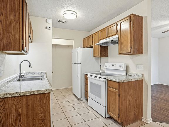 4th image of 10259 Aurora Dr