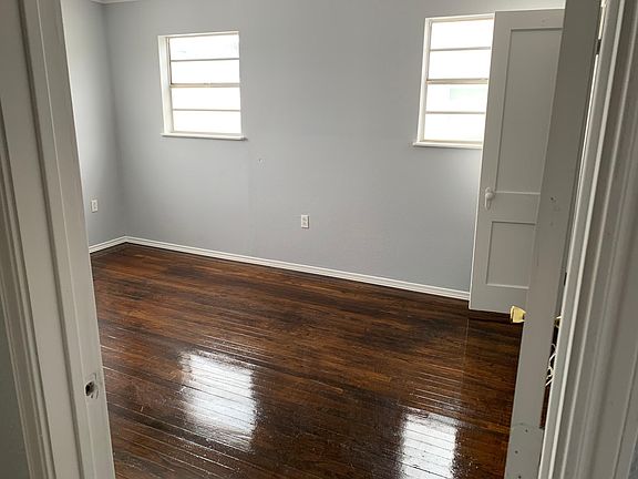 5th image of 2403 W Washington Ave