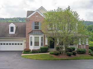 2332 Hollow View Dr, Easton, PA 18040