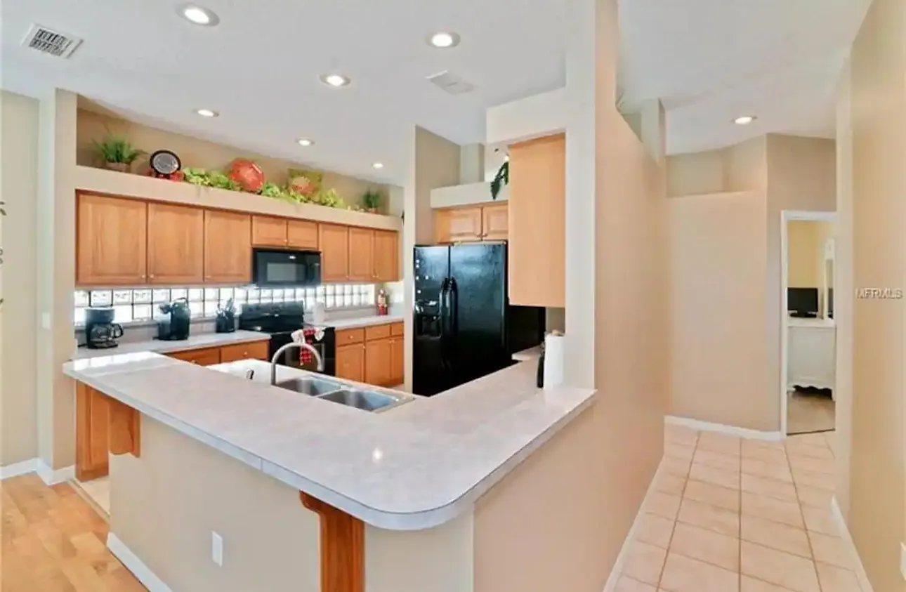 4 bed, 1701 sqft, $2,295 — Photo 3