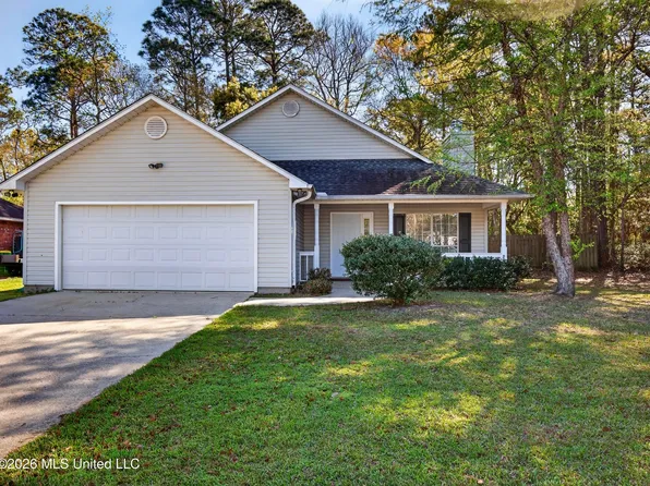 2000 Deer St, Ocean Springs, MS 39564