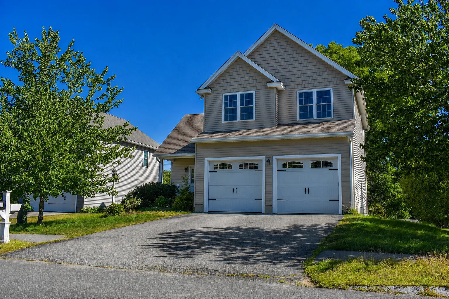 3 bed, 2.5 bath, 2124 sqft, $4,200 — Photo 1