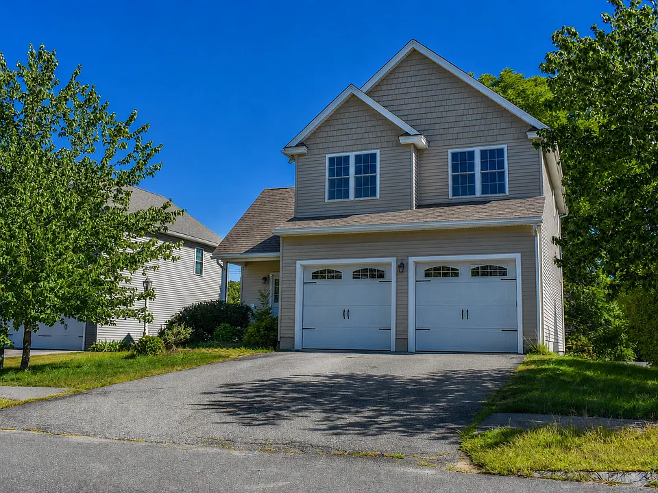 20 Empire Dr