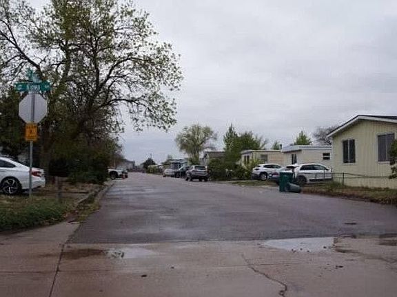 4th image of 260 Dahlia St
