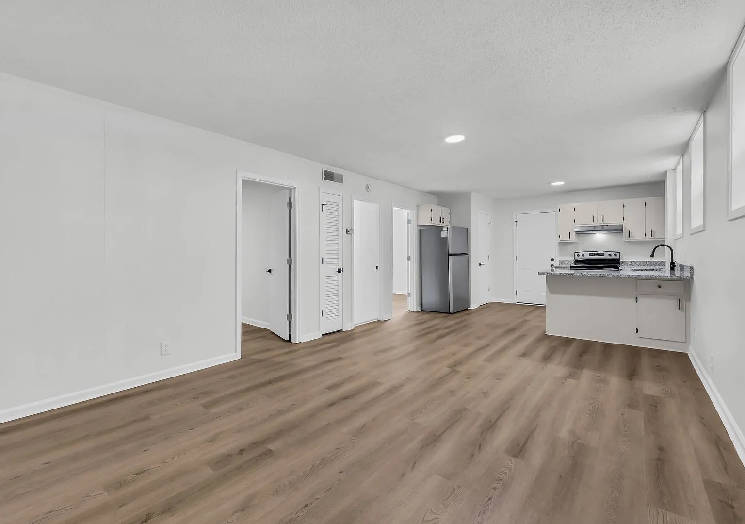 2 bed, 1.0 bath, 900 sqft, $825 — Photo 1